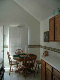 chalet19kitchen3.jpg (34824 bytes)