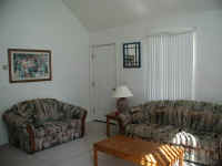 chalet19livingroom.jpg (36948 bytes)