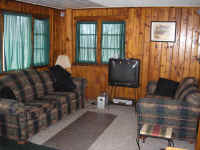 cabin6livingroom.jpg (337454 bytes)